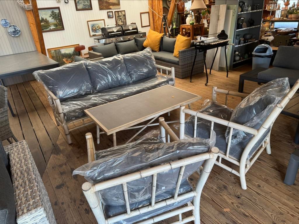 Mooie loungeset grote bank met 2 stoelen en tafel, Ophalen of Verzenden, Bank