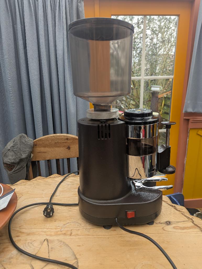 Pofesionele koffiemolen bonenmaler, Gino Rossi RR 45, Witgoed en Apparatuur, Ophalen, Gebruikt, 10 kopjes of meer, Koffiemachine