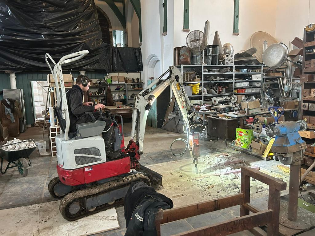 Kraan met sloophamer te huur met machinist.