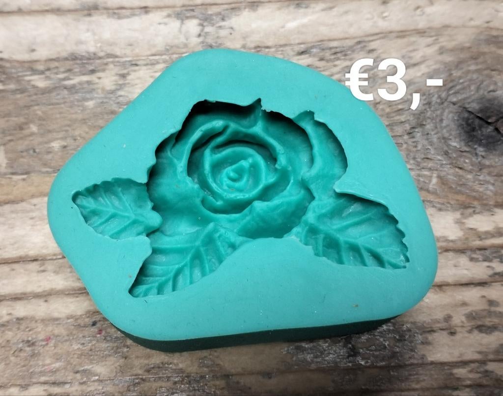 Bloemen en blaadjes mal deel 1, Hobby en Vrije tijd, Ophalen of Verzenden, Zo goed als nieuw, Taarten of Cupcakes, Versiering