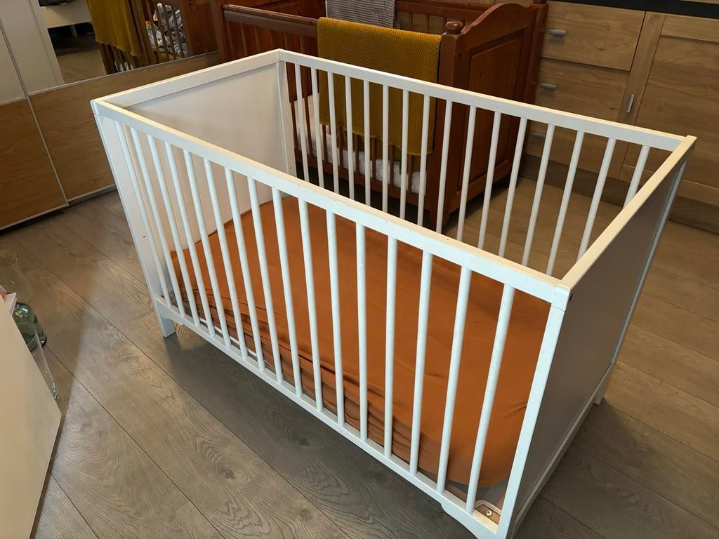 IKEA ledikant met commode, Kinderen en Baby's, Babywiegjes en Ledikanten, Ophalen, Zo goed als nieuw, Ledikant