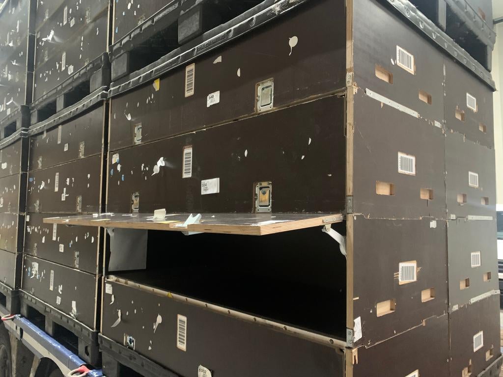 Stapelbare afsluitbare kisten, Ophalen