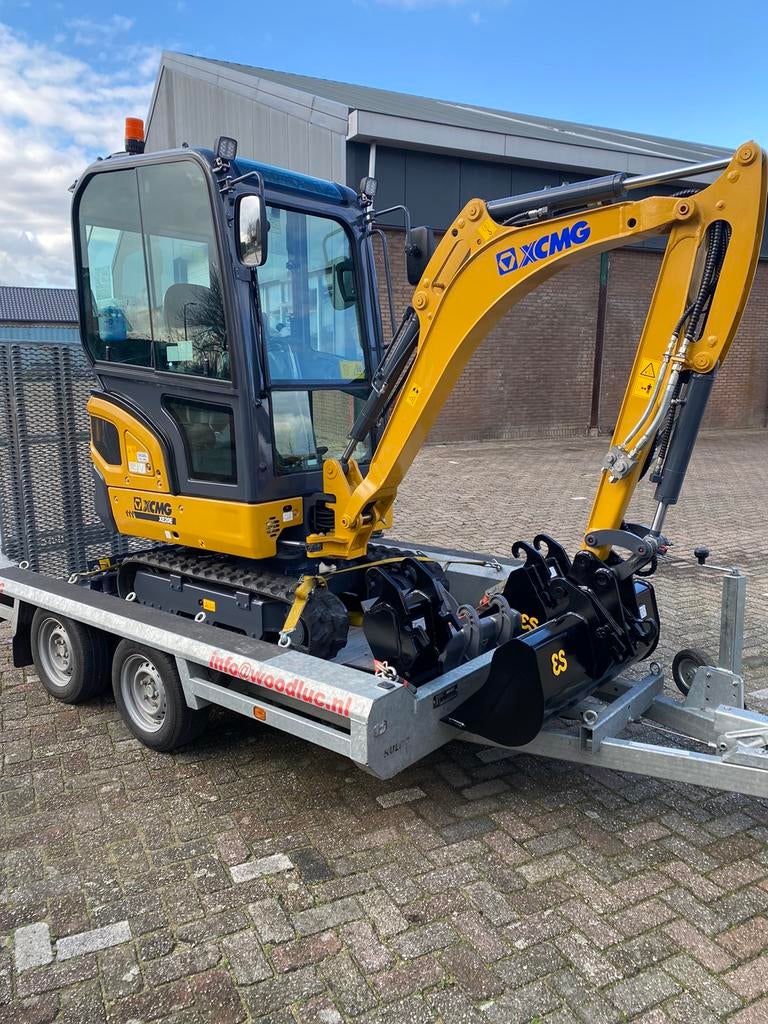 Minigraver met machinist., Diensten en Vakmensen, Tuinmannen en Stratenmakers, Tuinonderhoud of Snoeiwerk