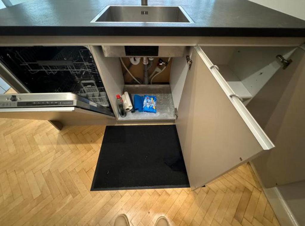 Compleet Nette Keuken + Spoeleiland + Wandkast GEDEMONTEERD, Huis en Inrichting, Ophalen of Verzenden, Overige kleuren, Composiet