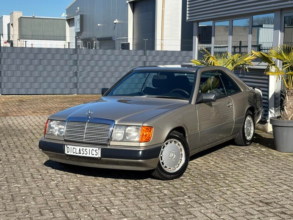 Mercedes-Benz 230CE Coupe W124 1988!!, Auto's, Automaat, Zwart, 4 cilinders, Bedrijf