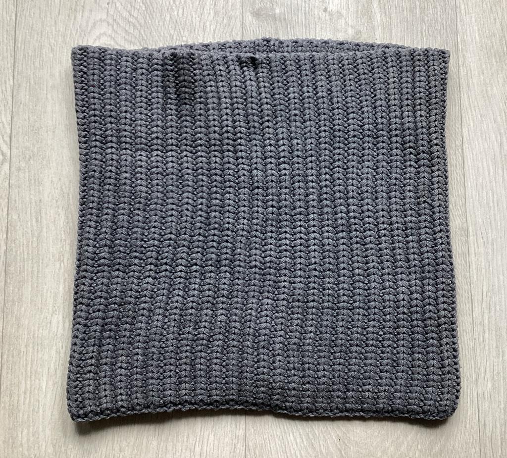 grijs gebreide sjaal dames, Ophalen of Verzenden, Zo goed als nieuw, Maat 46/48 (XL) of groter, Sjaal