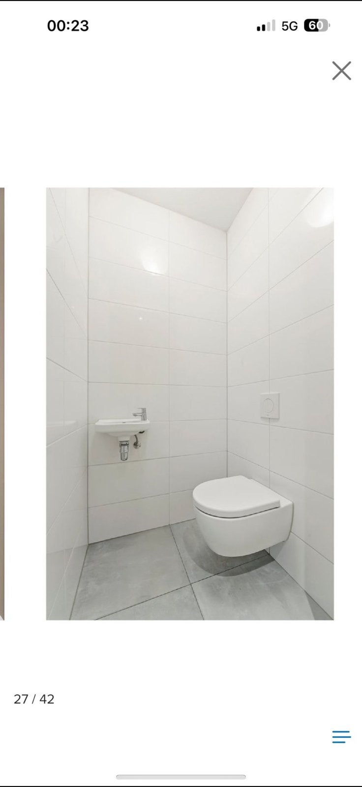 Moderne compacte wastafel / fonteintje – wit keramiek, Ophalen of Verzenden, Zo goed als nieuw, Wastafel