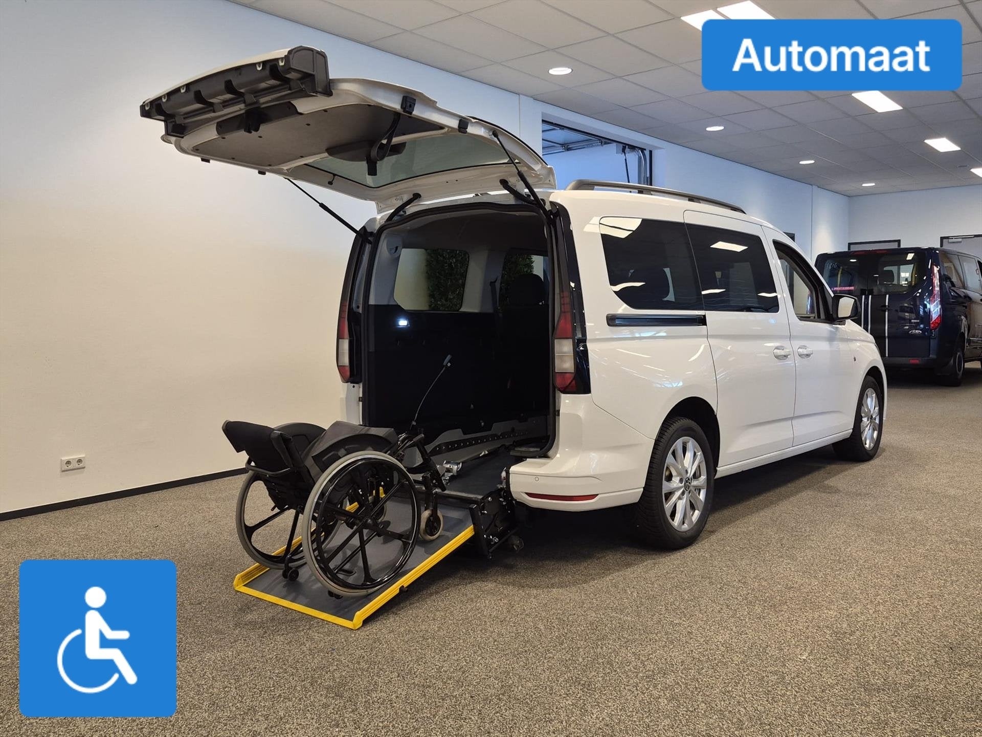 Volkswagen Caddy Maxi V L2 Rolstoelauto Automaat 5+1 API-Omb, Auto's, Stof, Bedrijf, Geïmporteerd, 16 km/l