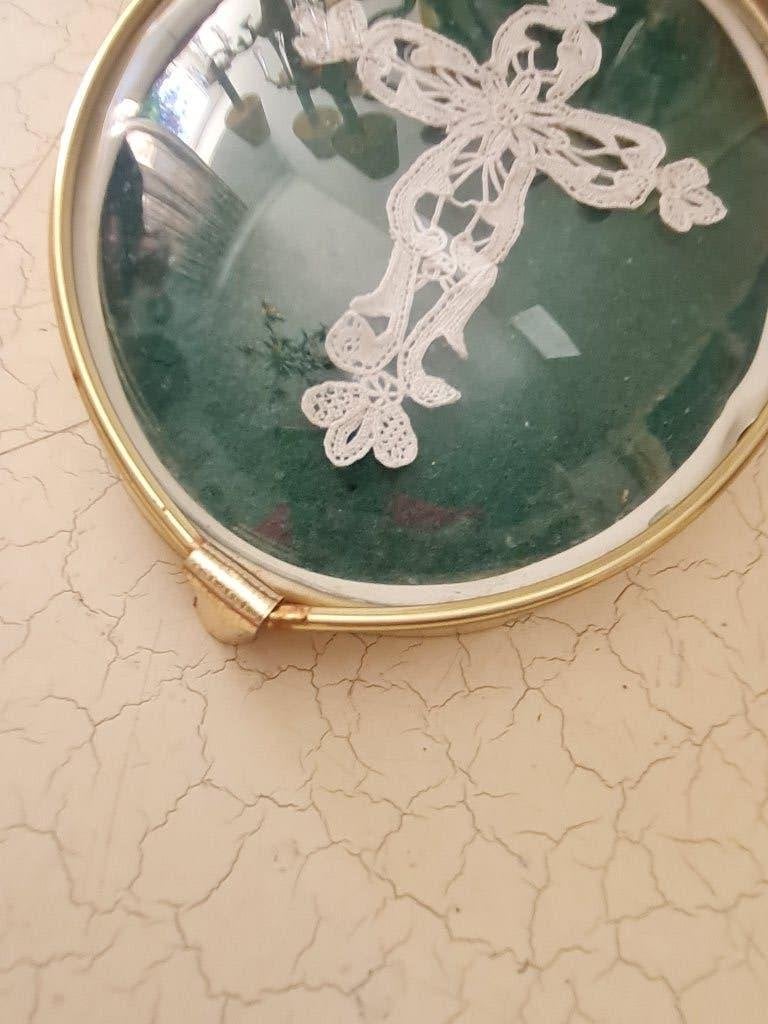 Vintage lijstje met bol glas, Antiek en Kunst, Curiosa en Brocante, Ophalen of Verzenden