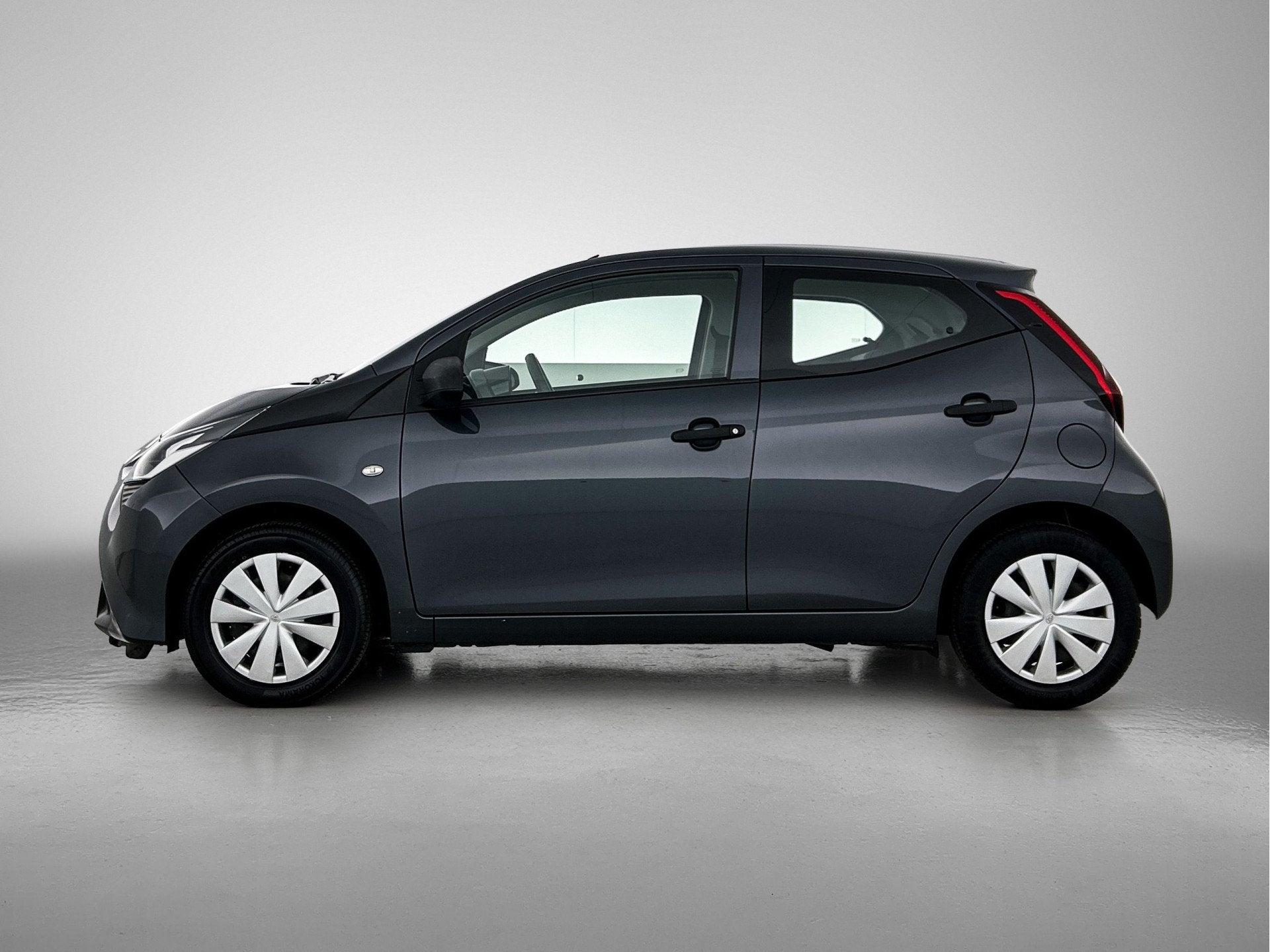 Toyota Aygo 1.0 VVT-i x-fun | Dealer onderhouden | Bluetooth, Voorwielaandrijving, Stof, Gebruikt, 4 stoelen