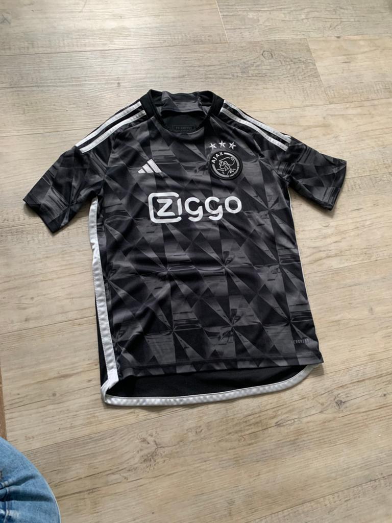 Ajax tenue, Ophalen, Zo goed als nieuw