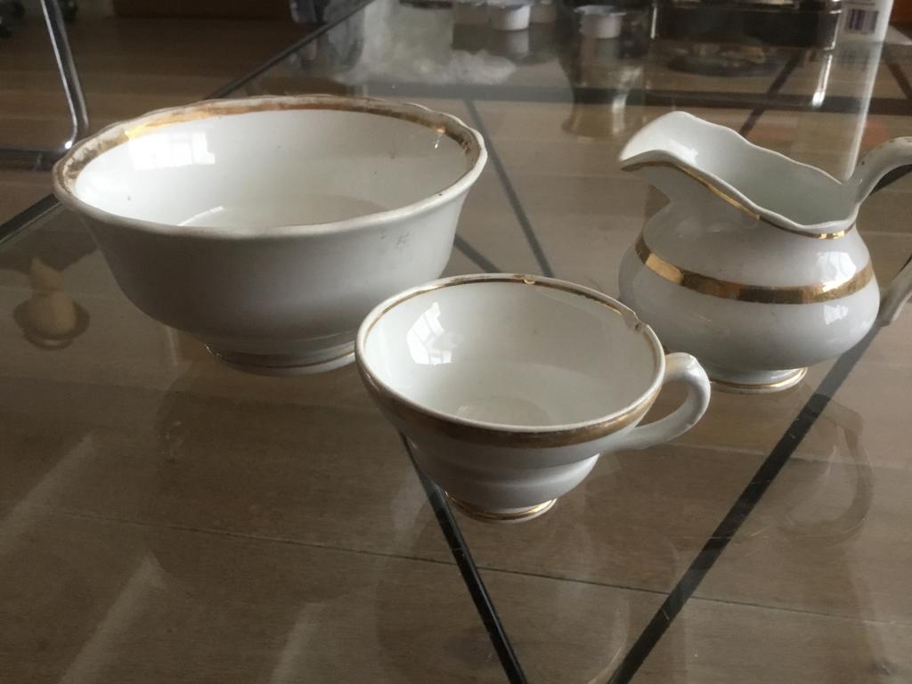 Antiek kinderserviesje met gouden rand P Regout., Antiek en Kunst, Antiek | Servies los, Ophalen of Verzenden