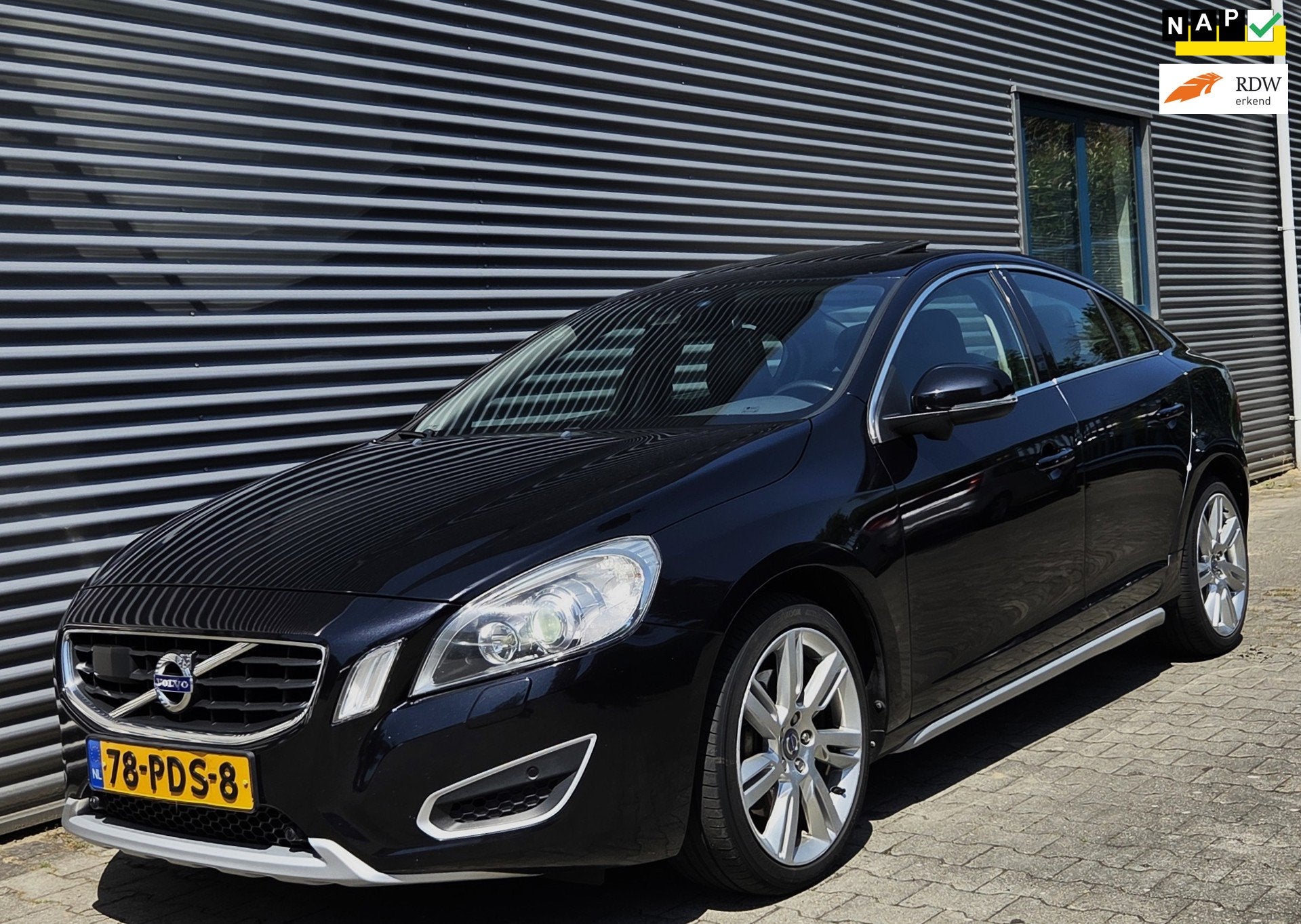 Volvo S60 2.0 T5 241Pk Summum 01-2011 Black Sapphire Metalli, Auto's, Euro 5, Zwart, 4 cilinders, S60