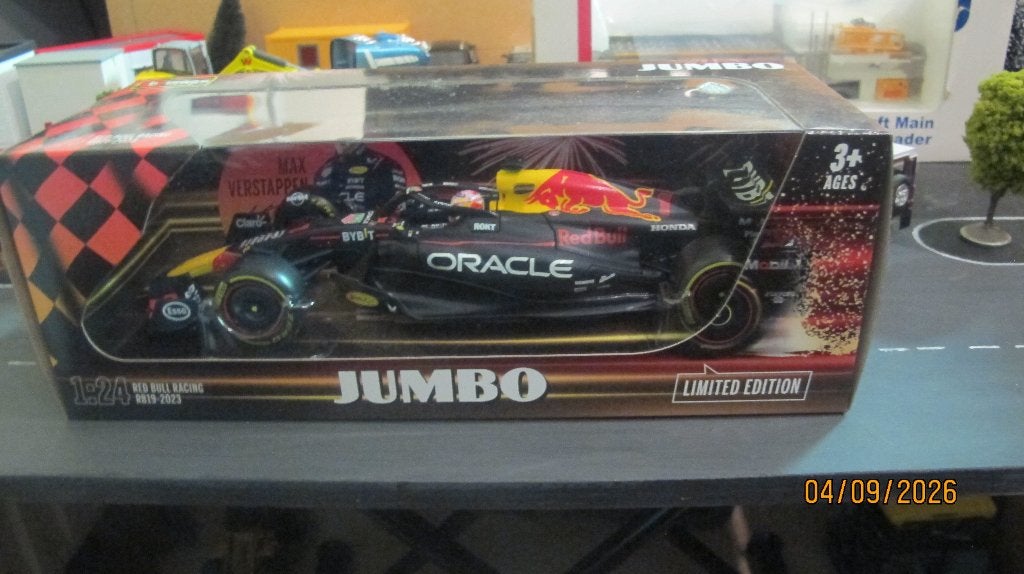Burago Red Bull Max Verstappen F1 Wagen Nieuw in OVP.   1:24, Hobby en Vrije tijd, Ophalen of Verzenden, Nieuw, Bus of Vrachtwagen