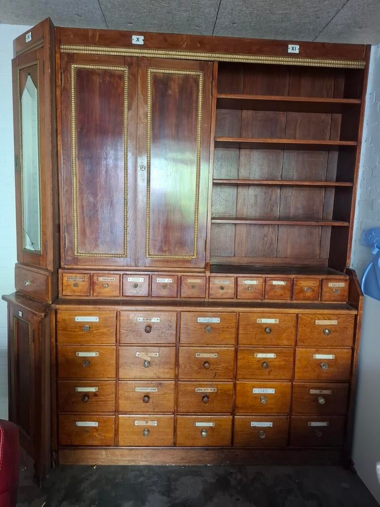 Grote houten apothekerskast met lades en planken, Ophalen of Verzenden