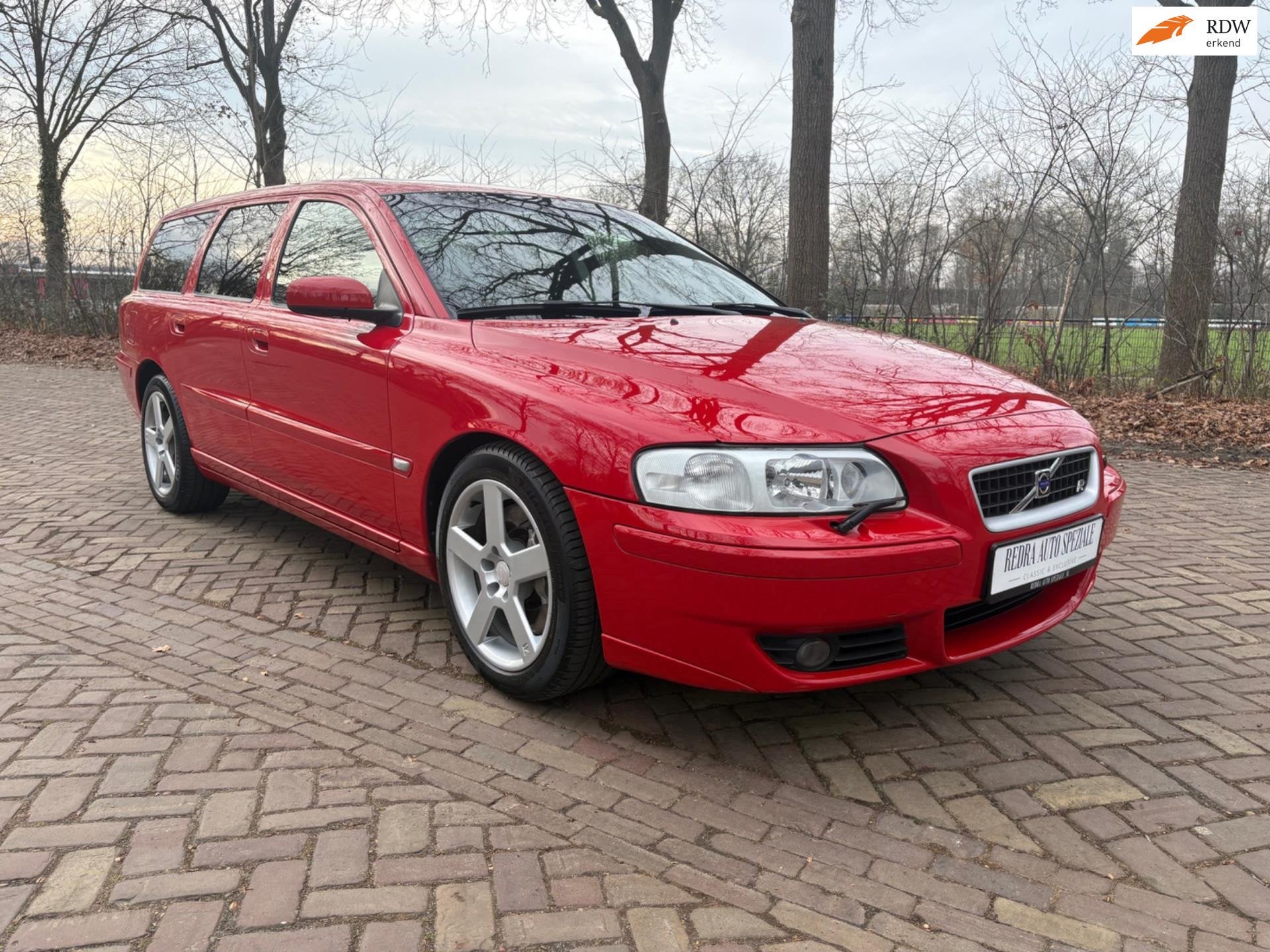 Volvo V70 2.5 R, 300 pk automaat, Passion Red, schuifdak, 17, Auto's, Volvo, Parkeersensor, 2521 cc, Vierwielaandrijving, Geïmporteerd
