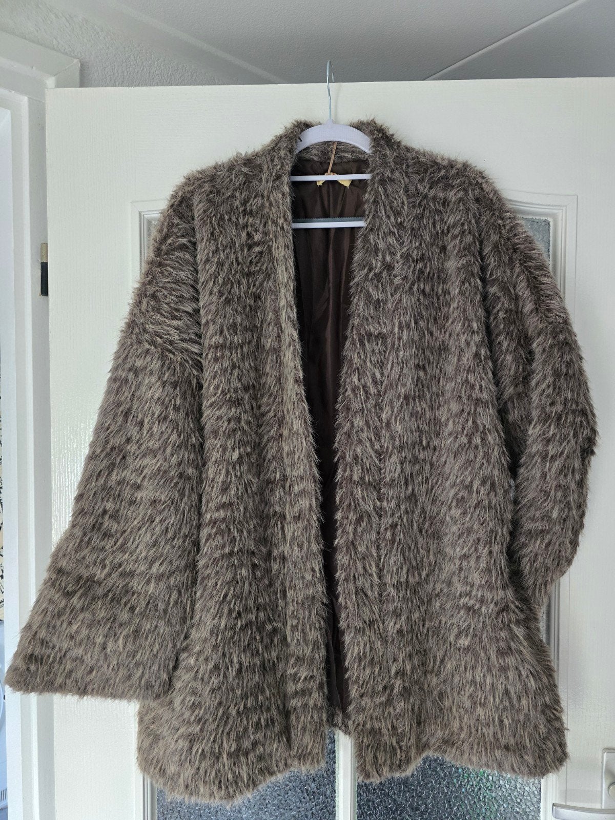nieuw imitatie bontjas taupe 44 46 48, Ophalen of Verzenden, Nieuw, Maat 46/48 (XL) of groter, Bruin