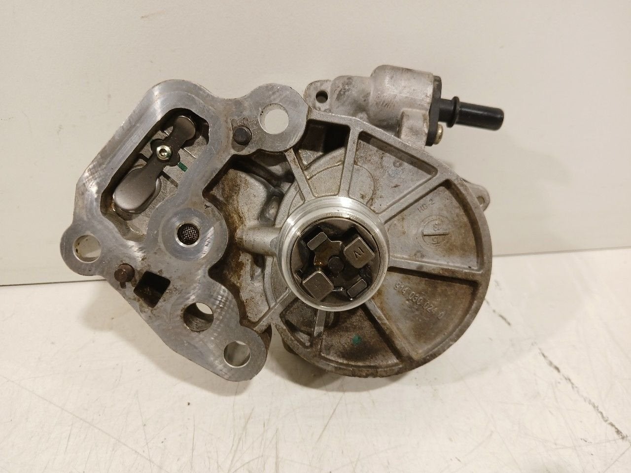 Vacuümpomp Opel Karl, Auto-onderdelen, Onderdelen@venauto.nl, Van der Ven Autorecycling B.V., Gebruikt, Ettenseweg 76, 4706 PB Roosendaal, The Netherlands