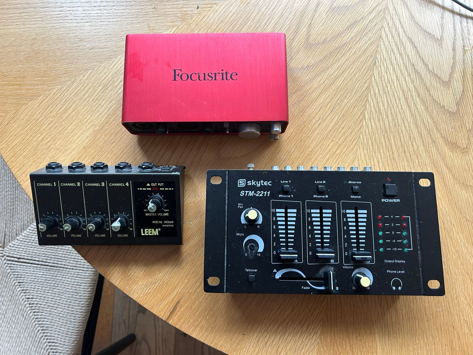 Focusrite Scarlett 2i2, Skytec STM-2211, LEEM WAM290, Ophalen of Verzenden, Gebruikt, Minder dan 5 kanalen, Microfooningang