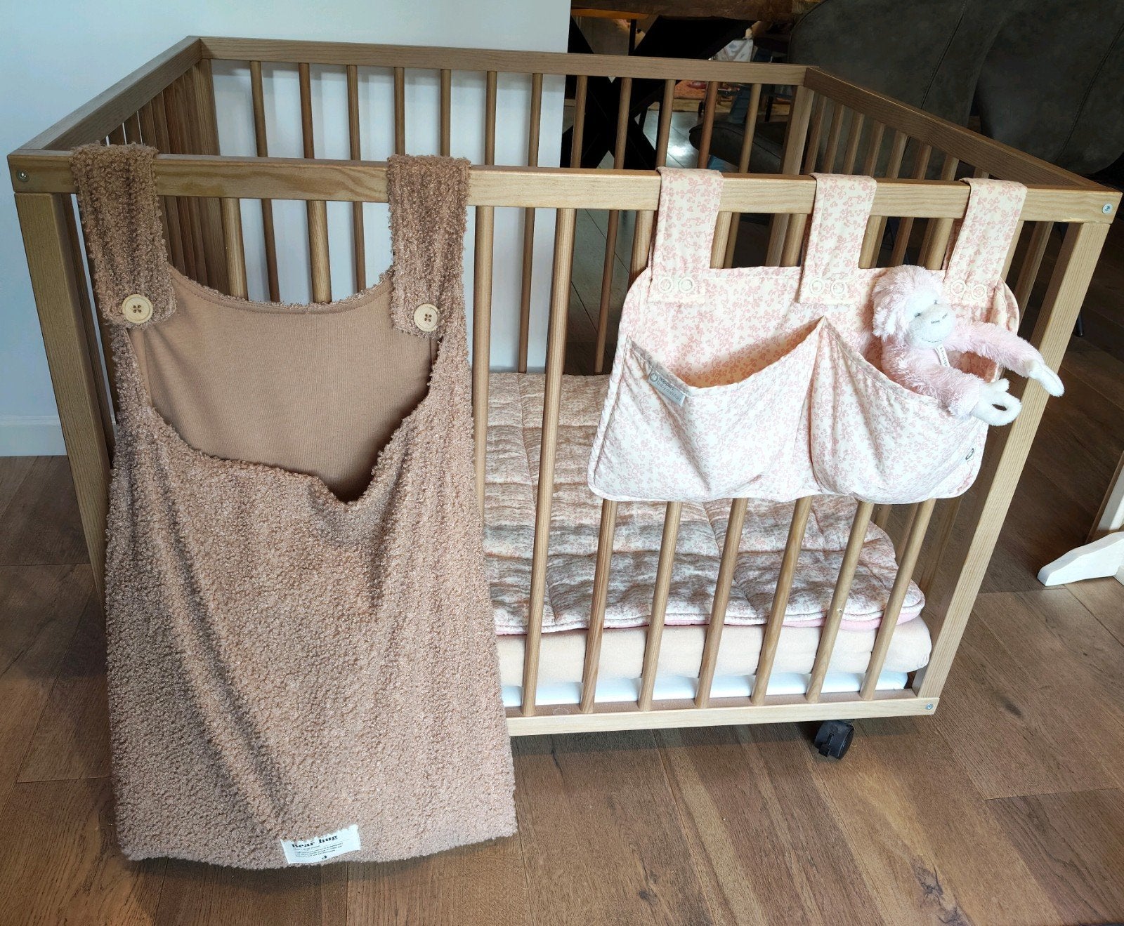 Houten box met boxkleed en opbergzakken als nieuw!, Kinderen en Baby's, Ophalen, Zo goed als nieuw, Rechthoekig, Boxkleed