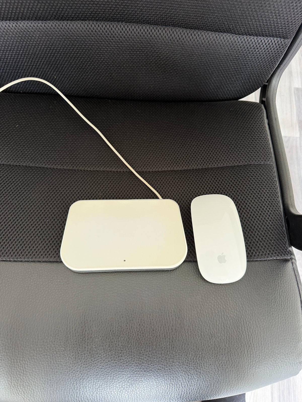 Originele Apple Muis met lader., Ophalen of Verzenden, Zo goed als nieuw
