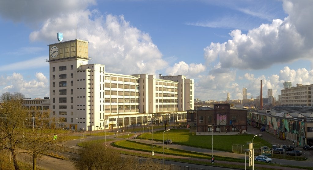 Foto op plexiglas: Klokgebouw en Radio Royaal op Strijp S, Ophalen, Oorspronkelijke maker, Nieuw, 75 tot 100 cm