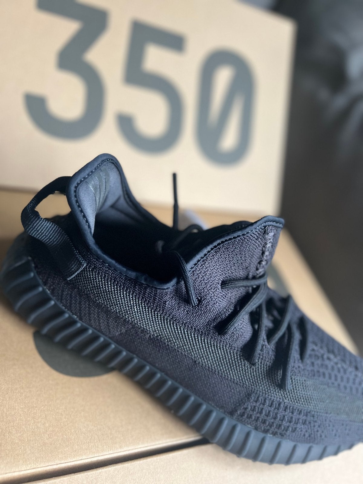 Adidas x Yeezy Boost 350 V2 - Onyx - Maat 46, Ophalen, Nieuw, Zwart, Sneakers of Gympen