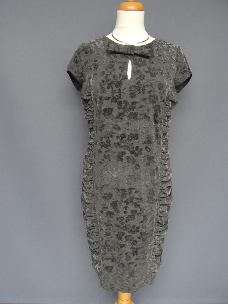 SAO PAULO maat 40, grijze velours jurk., Kleding | Dames, Maat 38/40 (M), Ophalen of Verzenden, Zo goed als nieuw, Knielengte