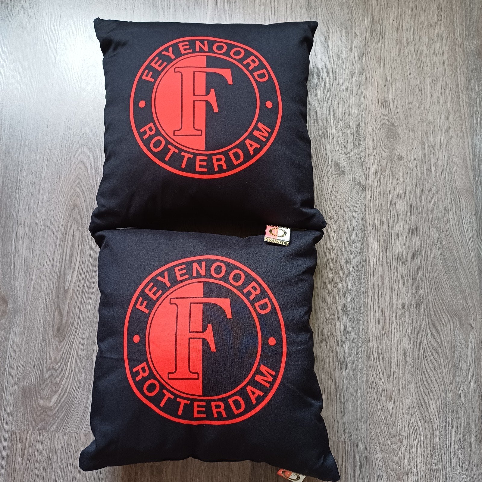 NIEUW Feyenoord sierkussens 2 stuks., Huis en Inrichting, Ophalen of Verzenden, Nieuw, Vierkant