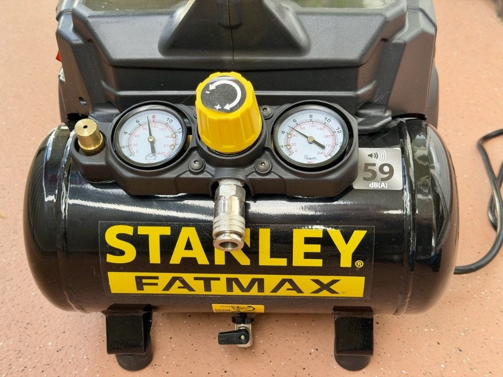 STANLEY FATMAX Silent Compressor DST 101/8/6, Doe-het-zelf en Verbouw, Mobiel, Gebruikt, 6 tot 10 bar, Ophalen of Verzenden