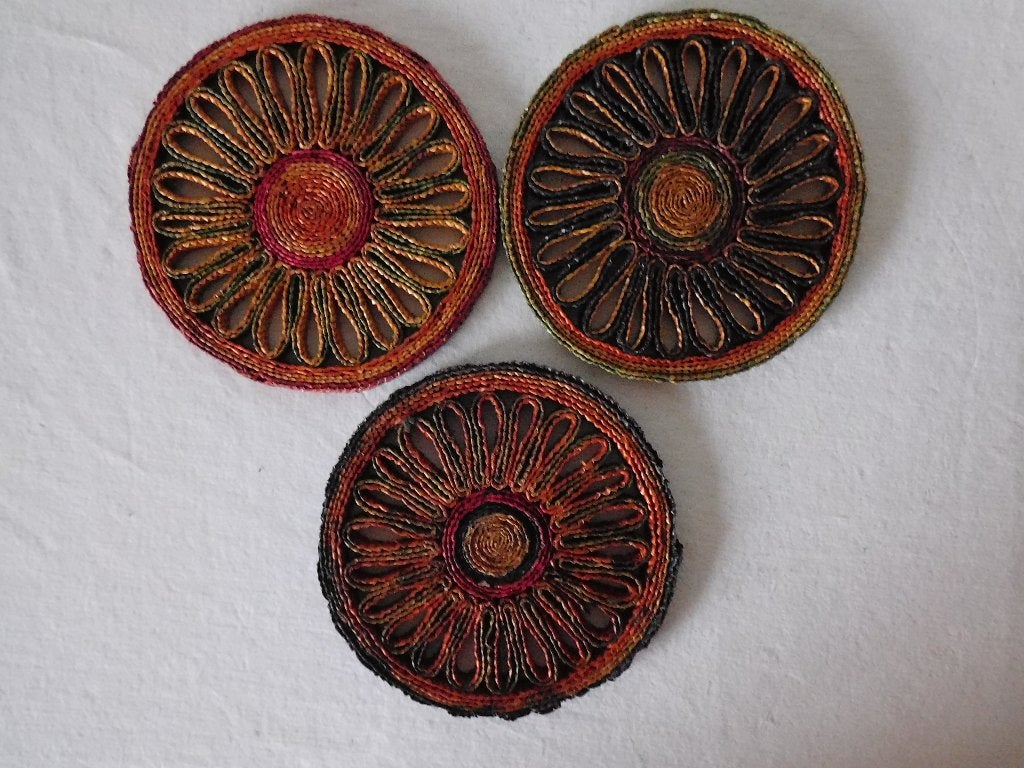 3 Vintage onderzetters van riet, rond, 1x rode rand, 1x groe, Verzamelen, Retro, Ophalen of Verzenden, Overige typen