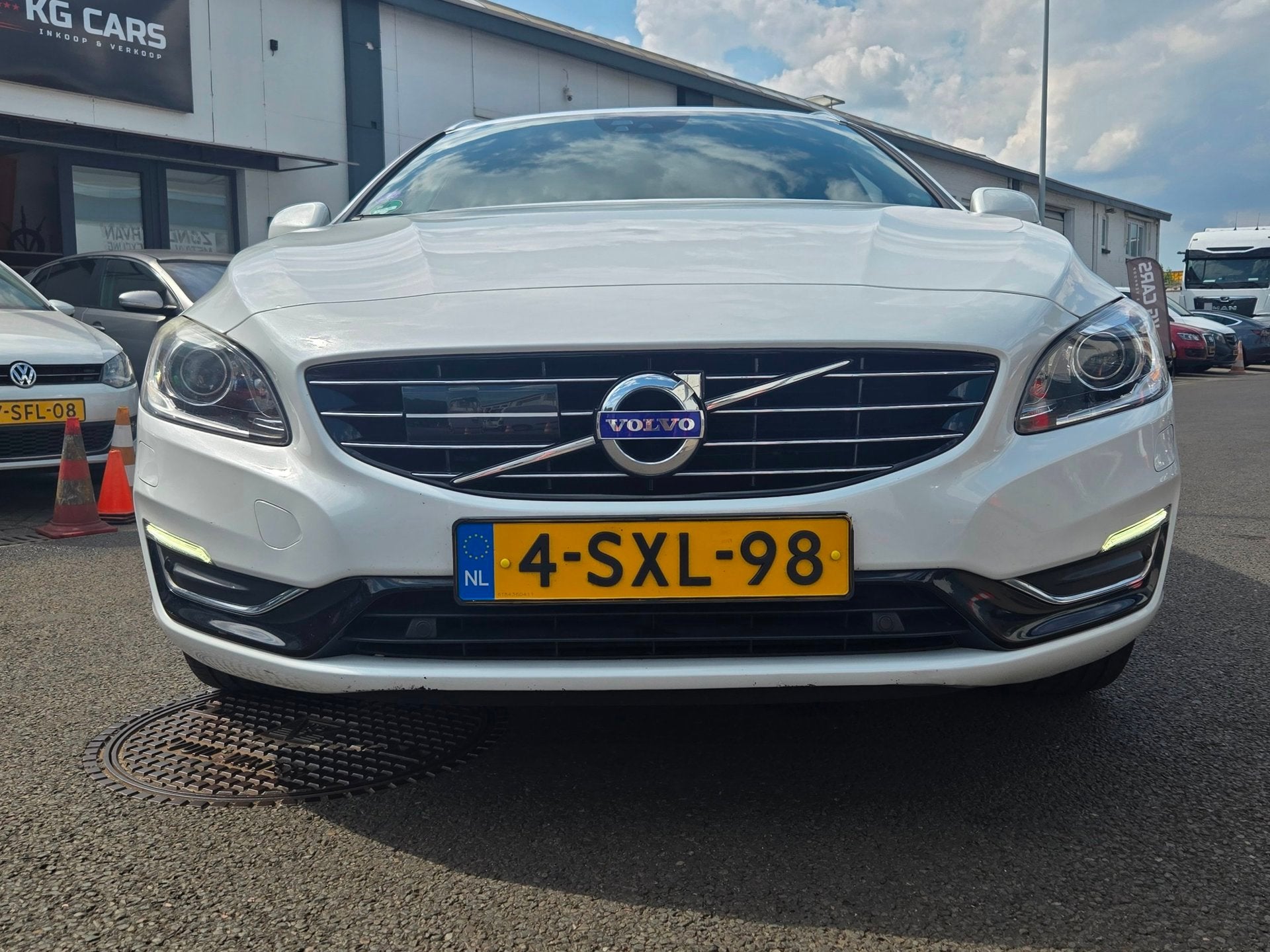 Volvo V60 2.4 D6 AWD Plug-In Hybrid Summum|Bomvol|, Auto's, Automaat, 1800 kg, Wit, 11 kWh