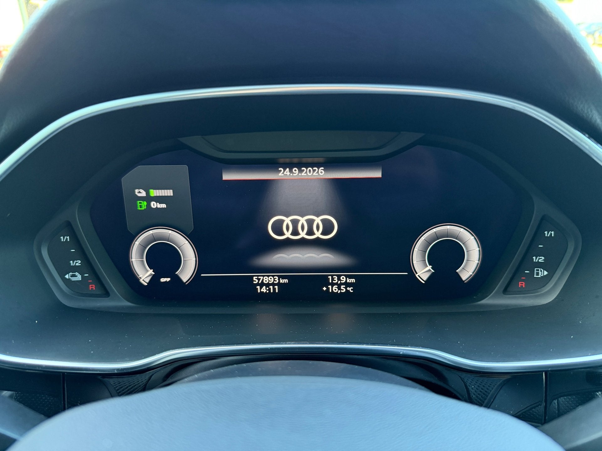 Foto 2 van Audi Q3 45 TFSI e S edition S-Line|Pano|Matrix|Keyless|Acc