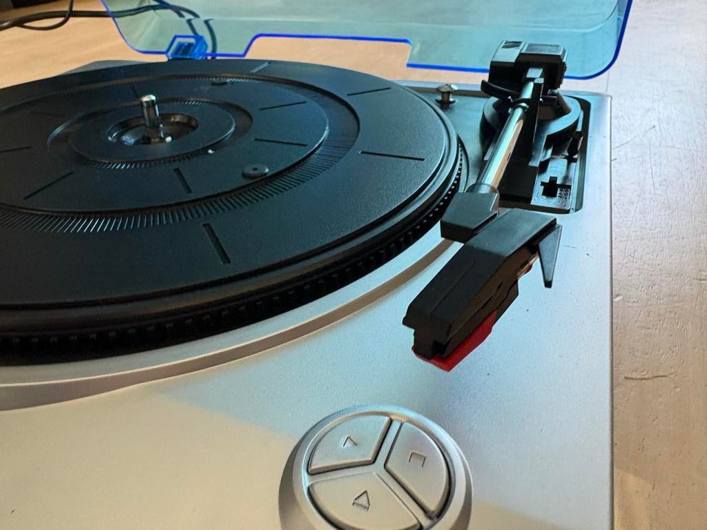 Gloednieuwe USB platenspeler met ingebouwde voorversterker, Overige merken, Nieuw, Ophalen of Verzenden, USB-aansluiting