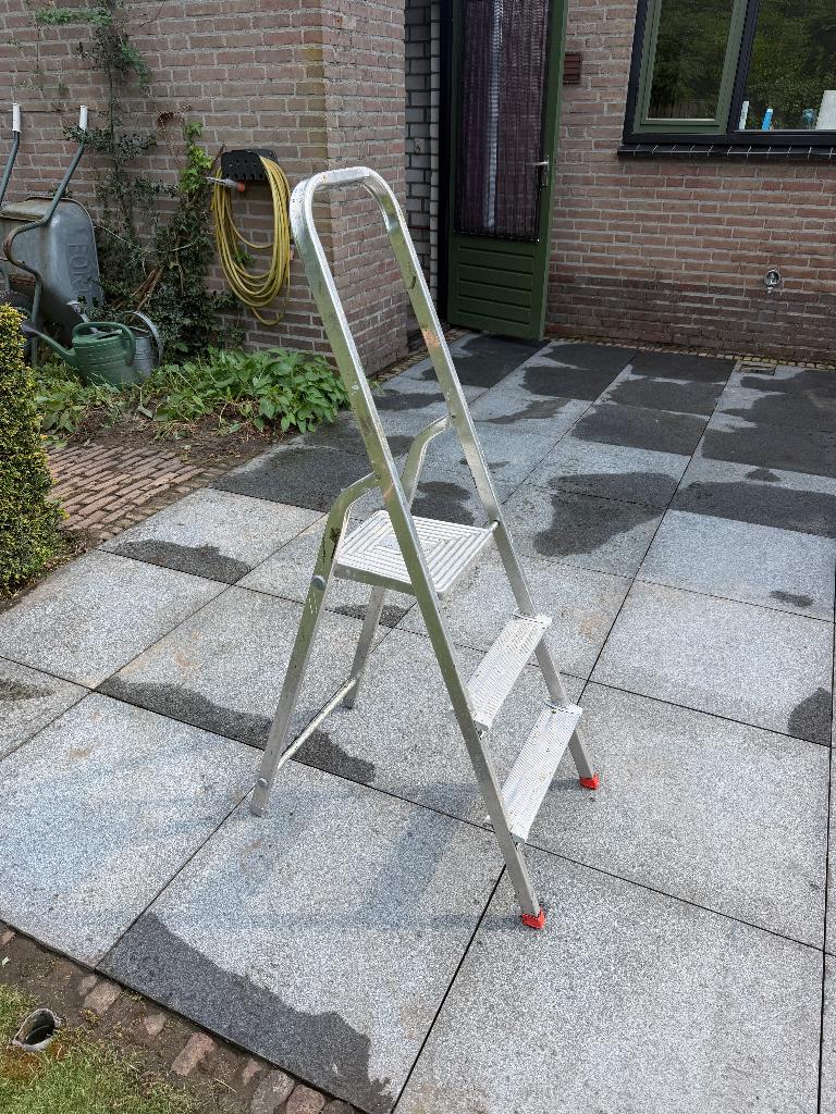 Aluminium huishoudtrap | 3 treden, Doe-het-zelf en Verbouw, Ladders en Trappen, Ophalen, Gebruikt, Trap, Minder dan 2 meter