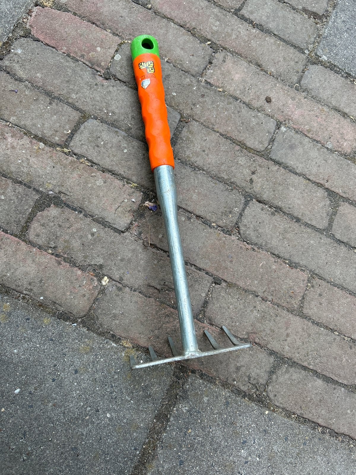 Harkje met oranje handvat - HEMA, Tuin en Terras, Ophalen, Gebruikt, Hark