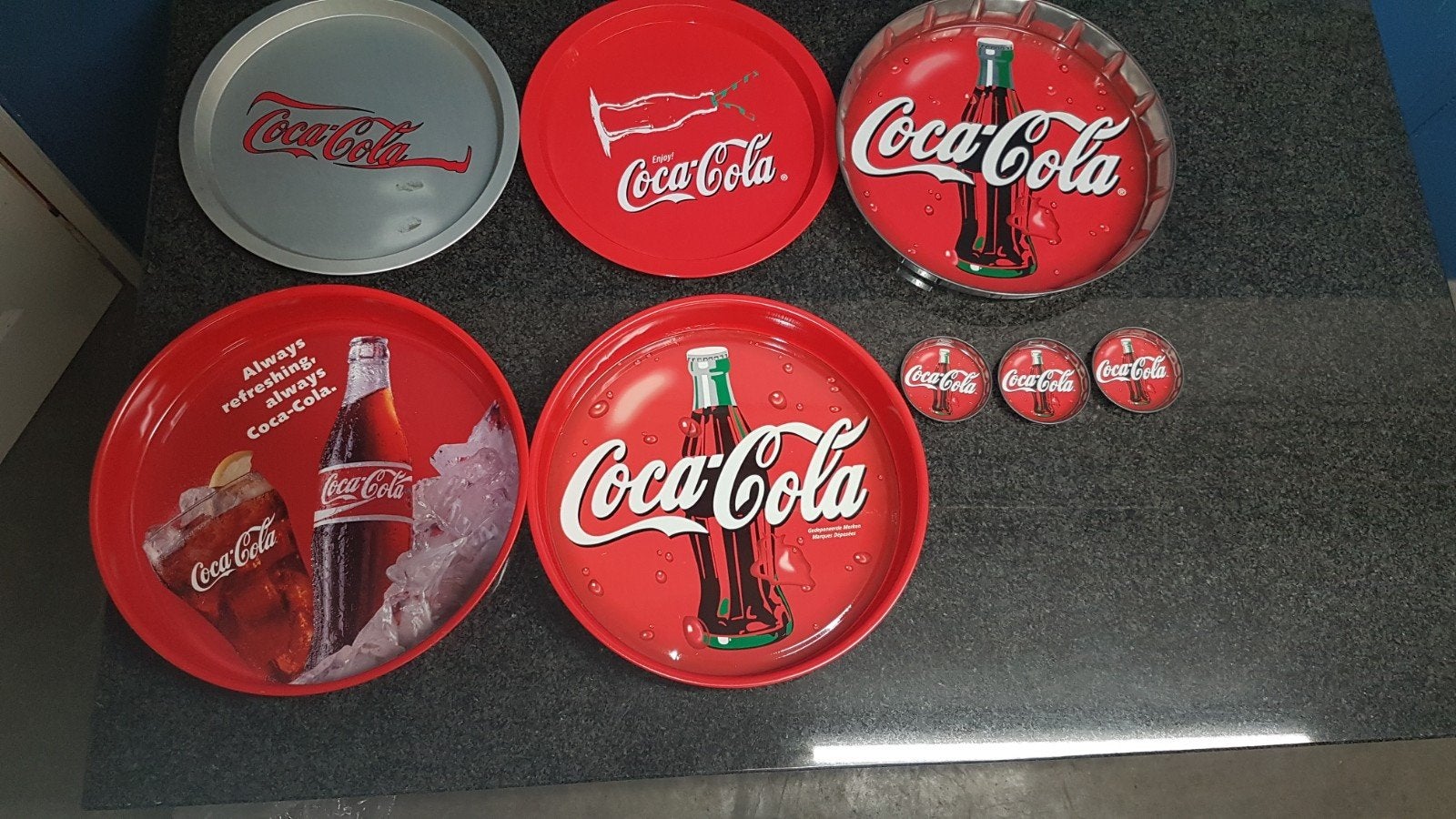 Coca-Cola  dienborden, Ophalen