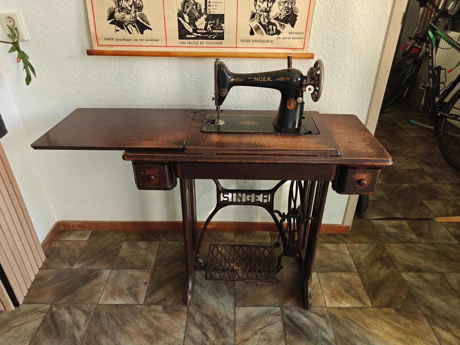 Antieke Singer Naaimachine met Houten Tafel, Ophalen