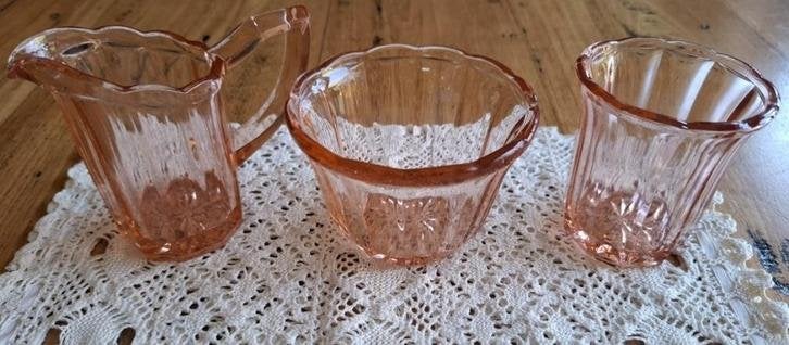 Roze persglas roomstel + lepelvaasje, Antiek en Kunst, Ophalen of Verzenden