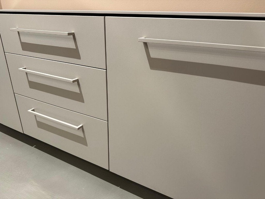 Modern Royaal Dressoir (242 cm) – VAN €969,- VOOR €699,-, Huis en Inrichting, Kasten | Dressoirs, Ophalen, Kunststof, Sommelsdijkse haven 19