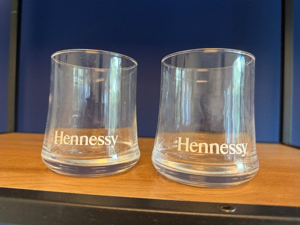 2 Hennessy glazen, Verzamelen, Ophalen, Zo goed als nieuw, Borrel- of Shotglas