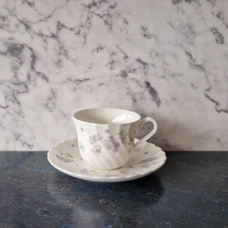 Wedgwood April Flowers mokka kop en schotel, Ophalen of Verzenden