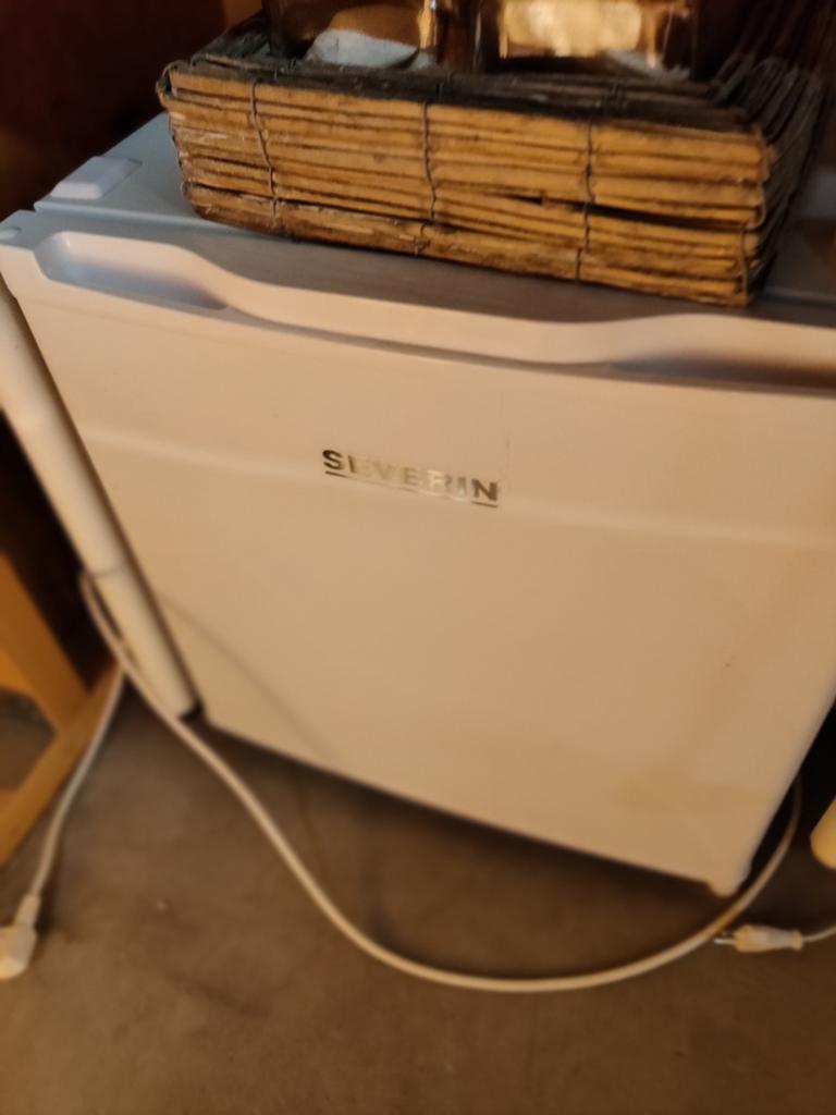 Severin Mini Koelkast - Compact en Handig, Witgoed en Apparatuur, Koelkasten en IJskasten, Ophalen of Verzenden, Minder dan 75 liter
