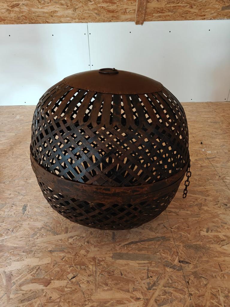 Grote roestkleurige decoratieve bol, Ophalen