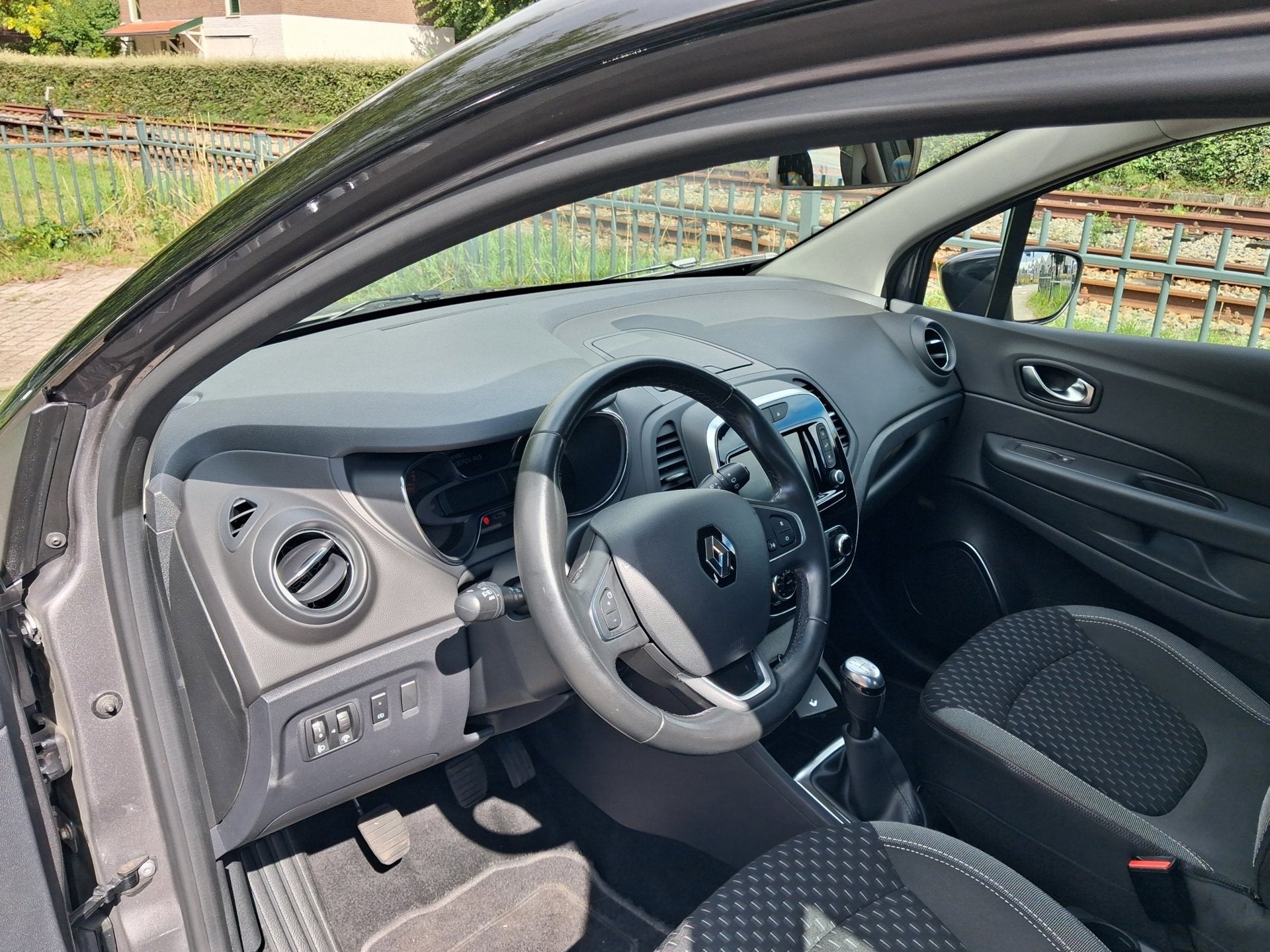 Foto 10 van Renault Captur 0.9 TCe Intens LED clima Navi pdc lage km ALL