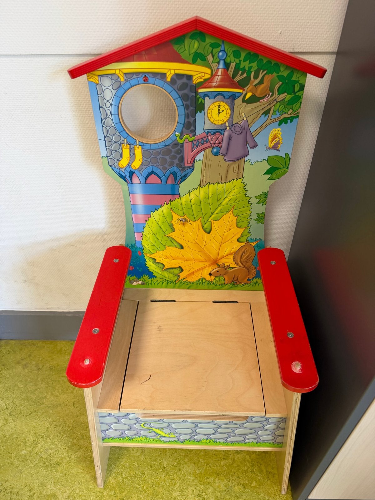 Houten kinderstoelen met opbergruimte en sprookjesmotief, Ophalen, Gebruikt, Jongen of Meisje