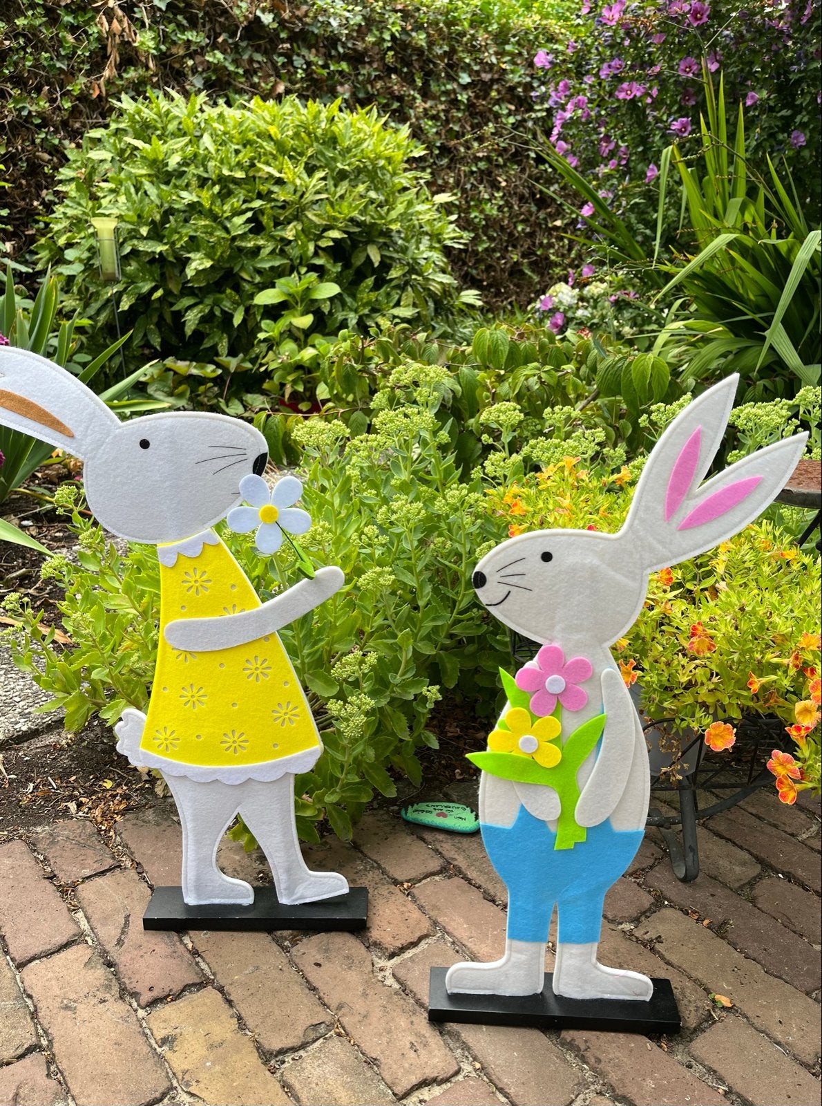 Twee vrolijke hazen decoratie voor Pasen of tuin, Ophalen of Verzenden, Zo goed als nieuw