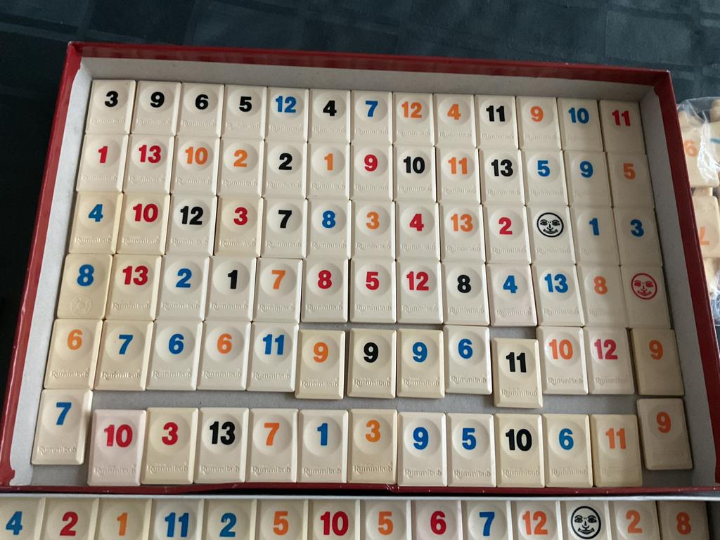 Diverse losse rummikub stenen groot en klein, Ophalen of Verzenden