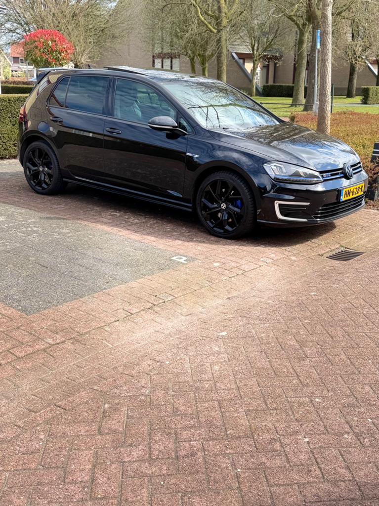 Volkswagen Golf 1.4 TSI Phev 204pk 5D DSG 2015 Zwart, 4 cilinders, Zwart, 1395 cc, 1499 kg