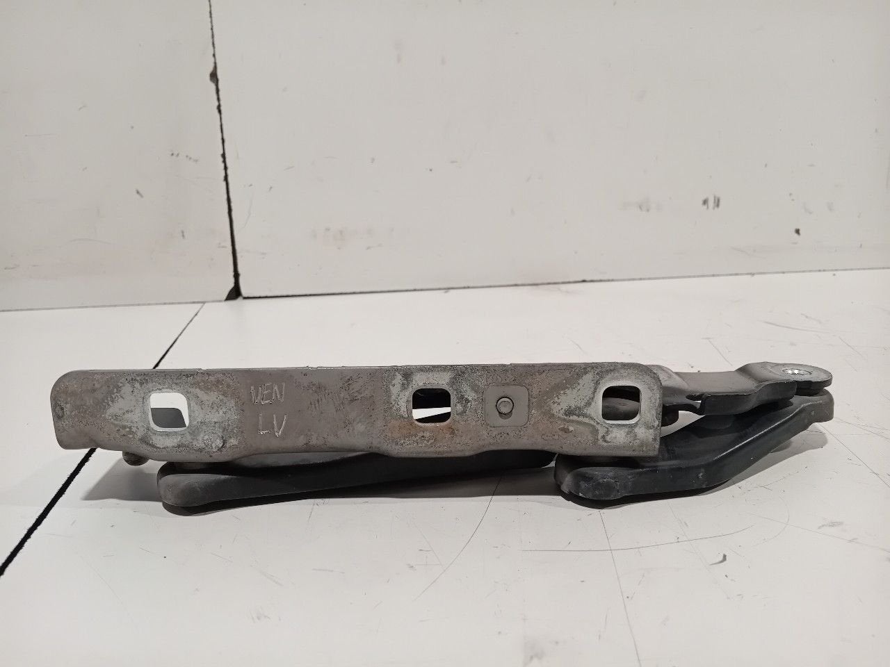 Motorkapscharnier links Mercedes-Benz SLK-Klasse, Onderdelen@venauto.nl, Van der Ven Autorecycling B.V., Gebruikt, Ettenseweg 76, 4706 PB Roosendaal, The Netherlands